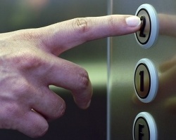 Жители первых этажей не должны платить за лифт