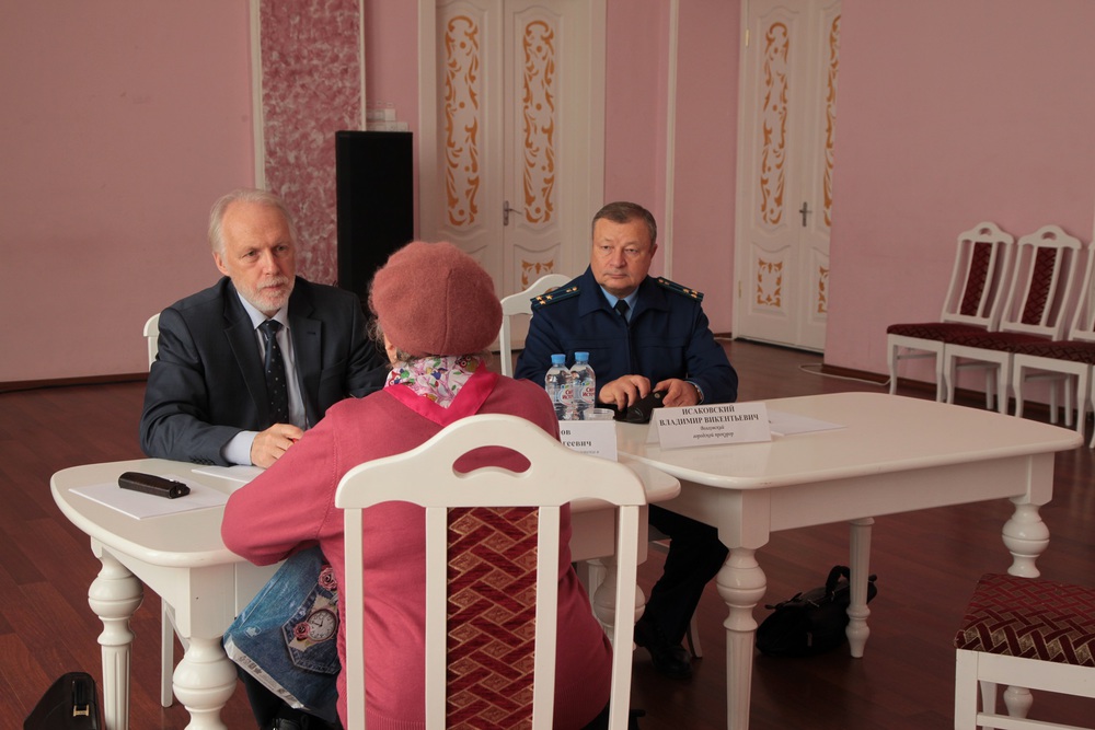 Выездная работа в ПНИ и прием граждан в Волхове