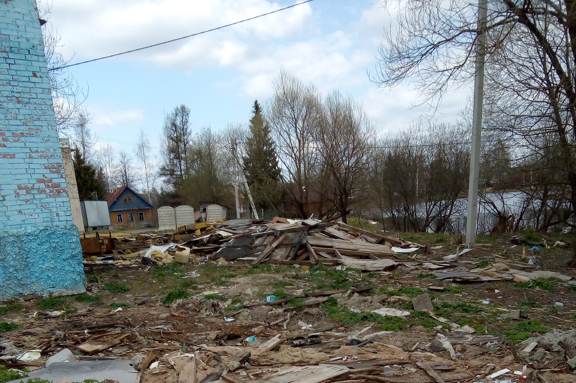 Уполномоченный убедил органы местного самоуправления в Тосненском районе спланировать мероприятия по ликвидации мусорной свалки в Ушаках