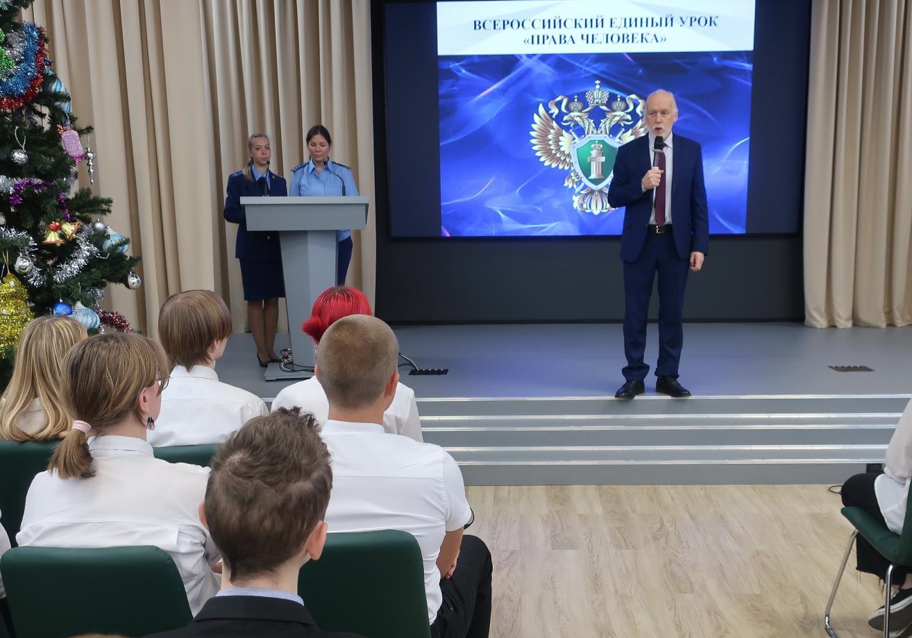 Сергей Шабанов провел Единый урок прав человека для гатчинских школьников